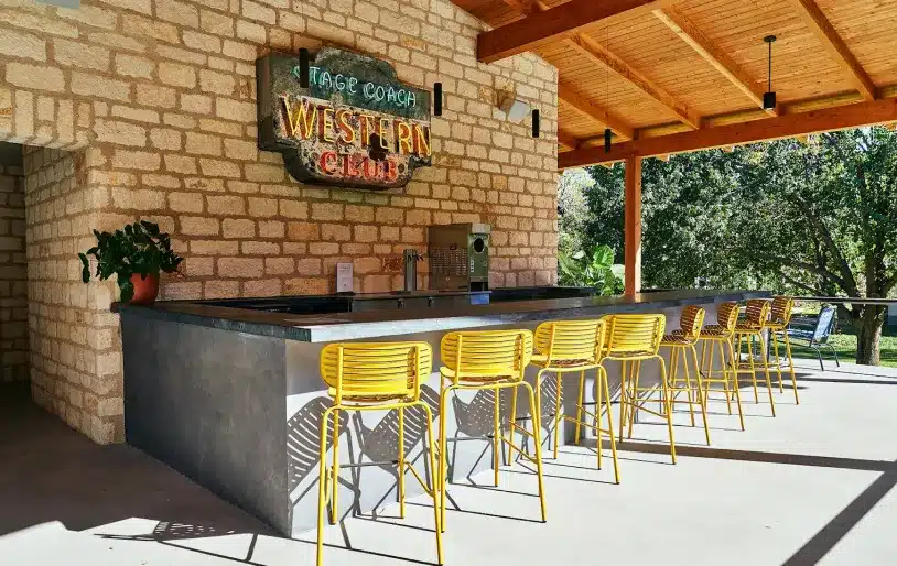 outside seating at stagecoach inn